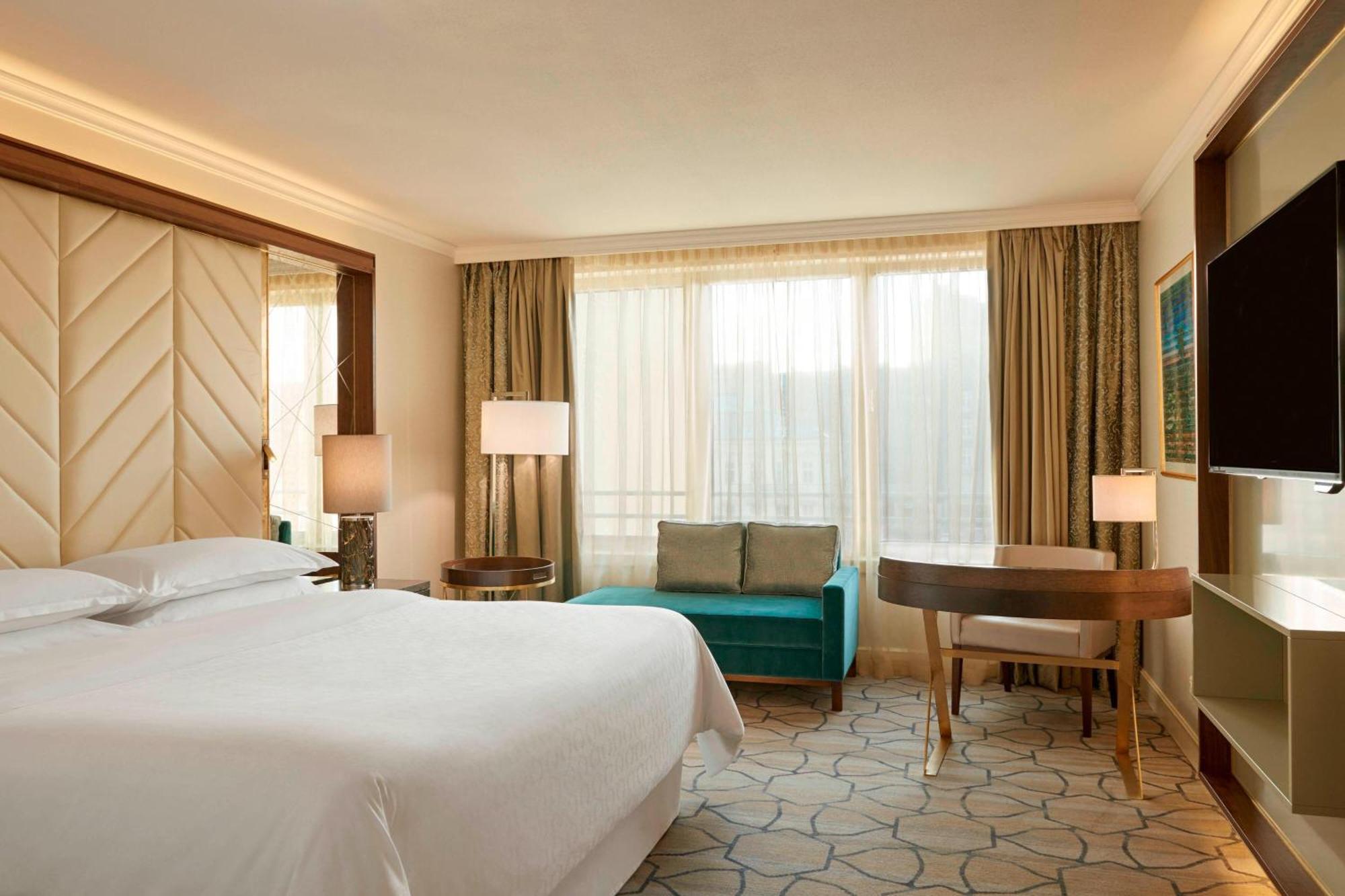 Sheraton Grand Hotel 5*