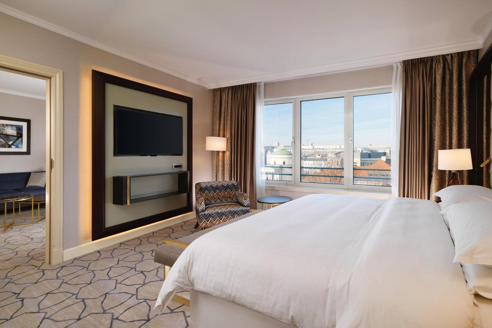 Sheraton Grand Hotel 5*