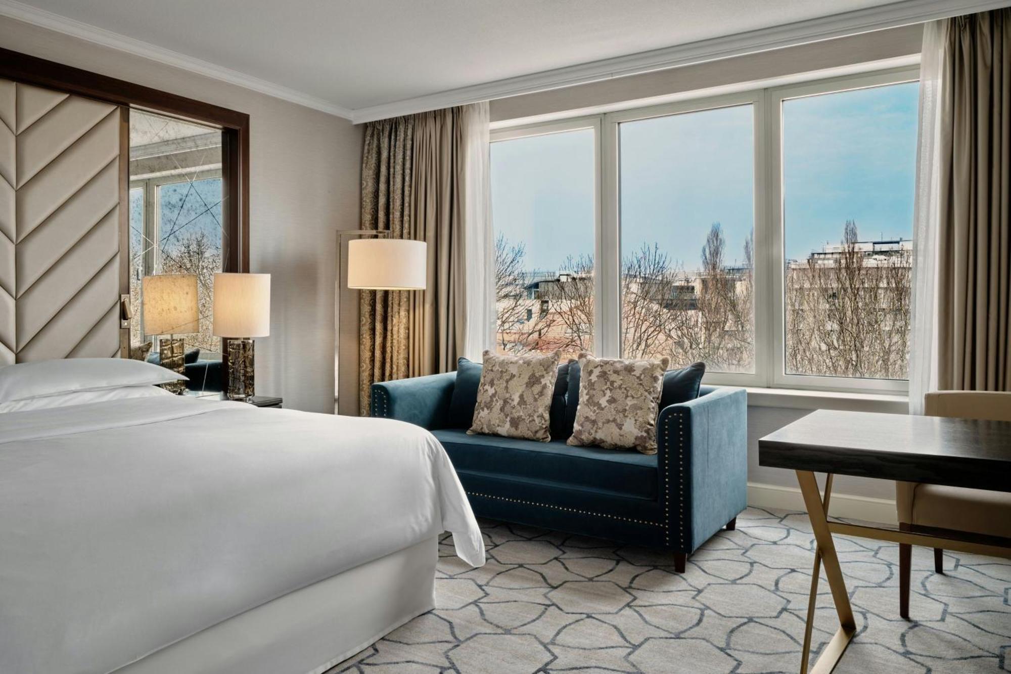 Sheraton Grand Hotel 5*